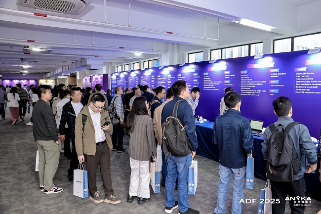 多模态与智能体：学术界与产业界共话边缘智能新未来-2025超凡国际-科技赋能场景,让娱乐更有趣。
开发者技术论坛专家观点放送
